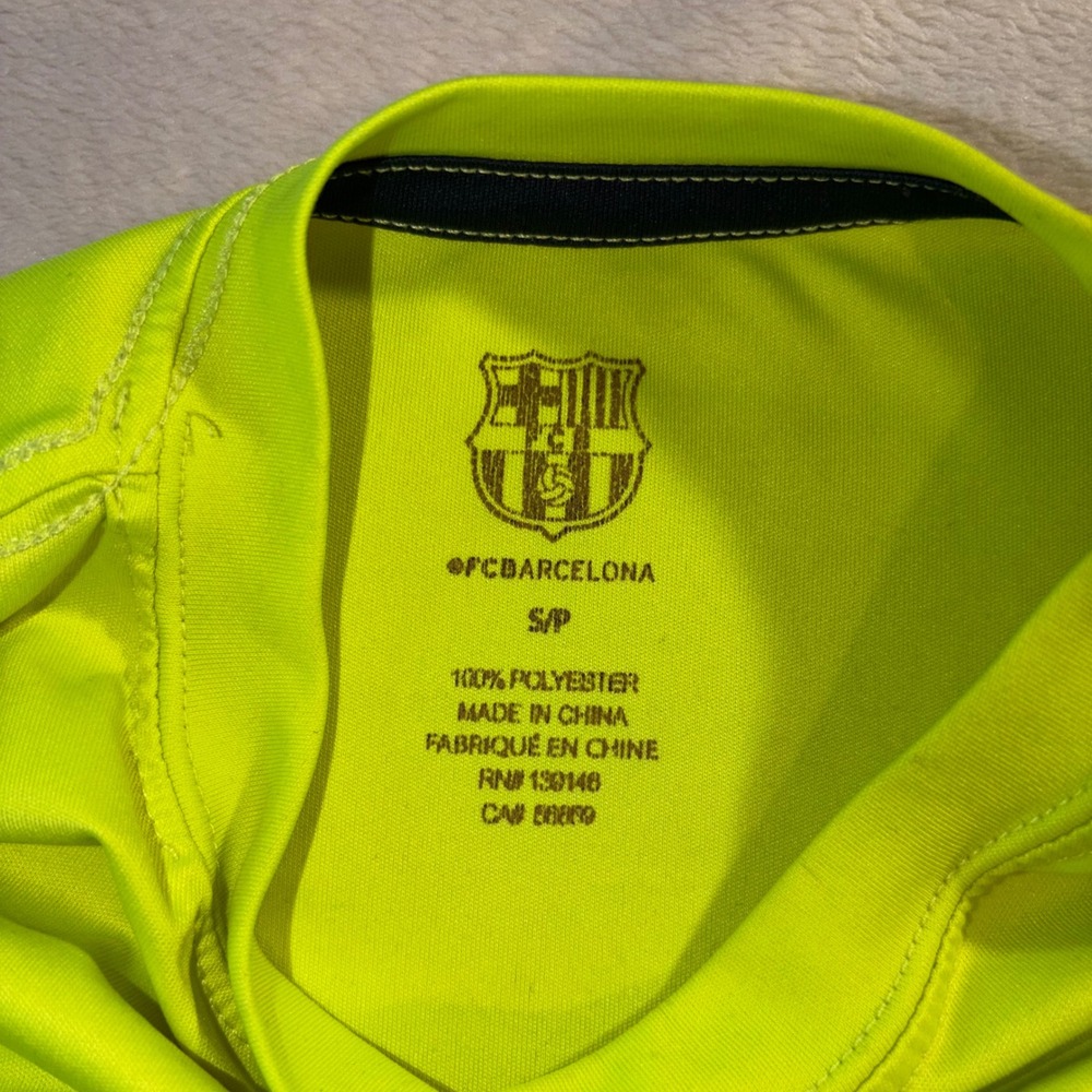 FC Barcelona Kids Soccer Jersey Neon Yellow Navy Blue Graphic S/P RN130148 - Picture 4 of 7